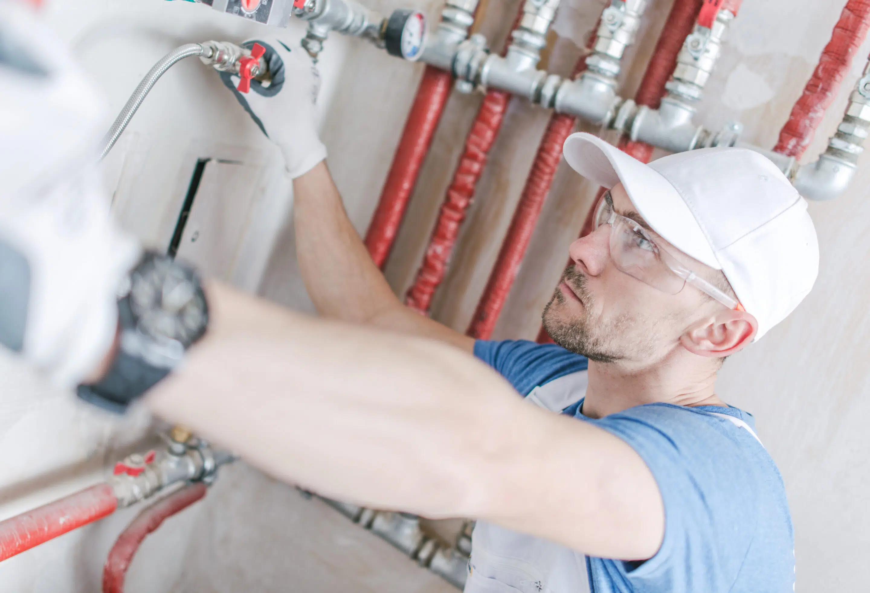 What Causes Low Water Pressure and How a Plumber Can Help New Orleans fixing plumbing issue